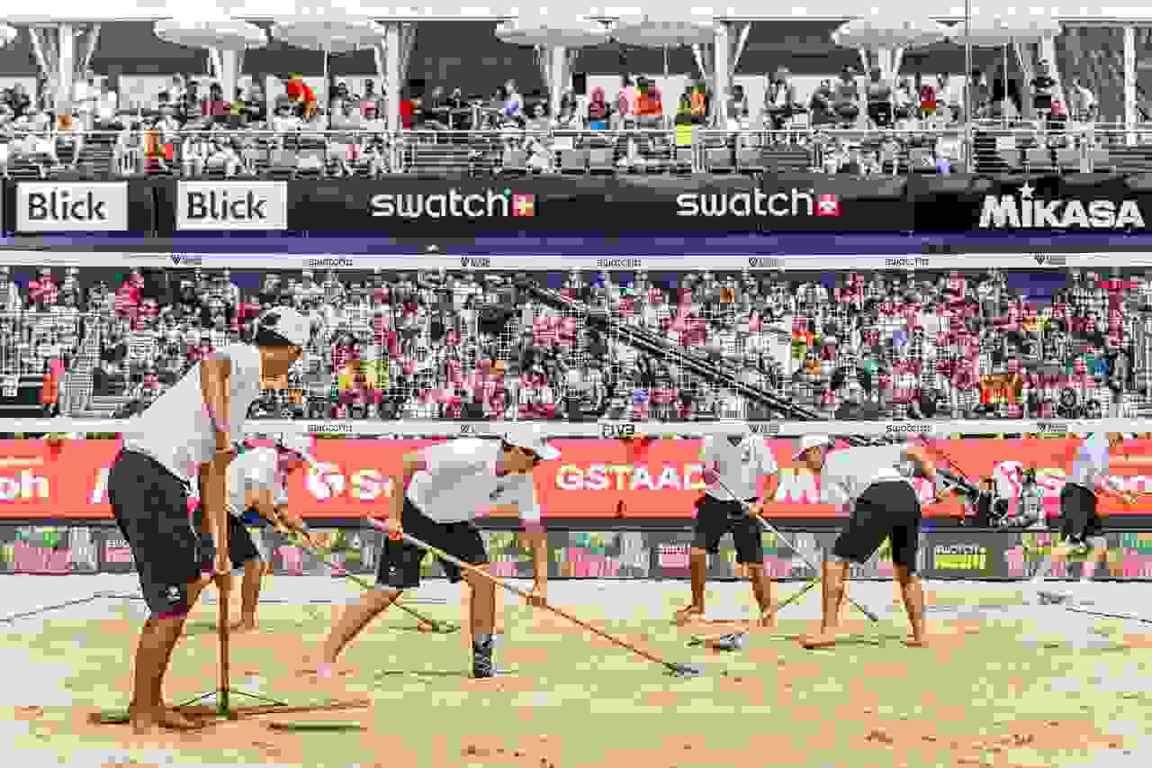 Volunteers, Sand reachers, action
