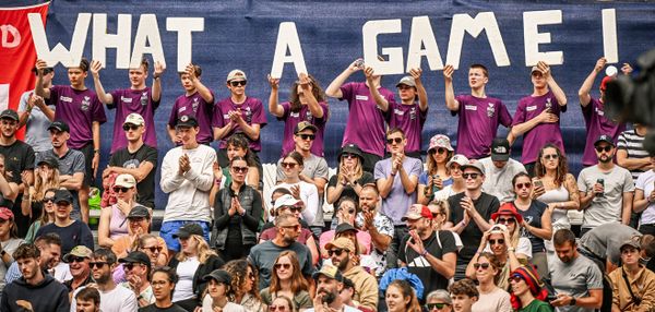 Fan atmosphere, what a game, Joy, cheer