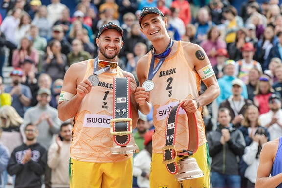george_andre.jpg George & Andre, Siegerjubel, Podest, Silbermedaille, Kuhglocke