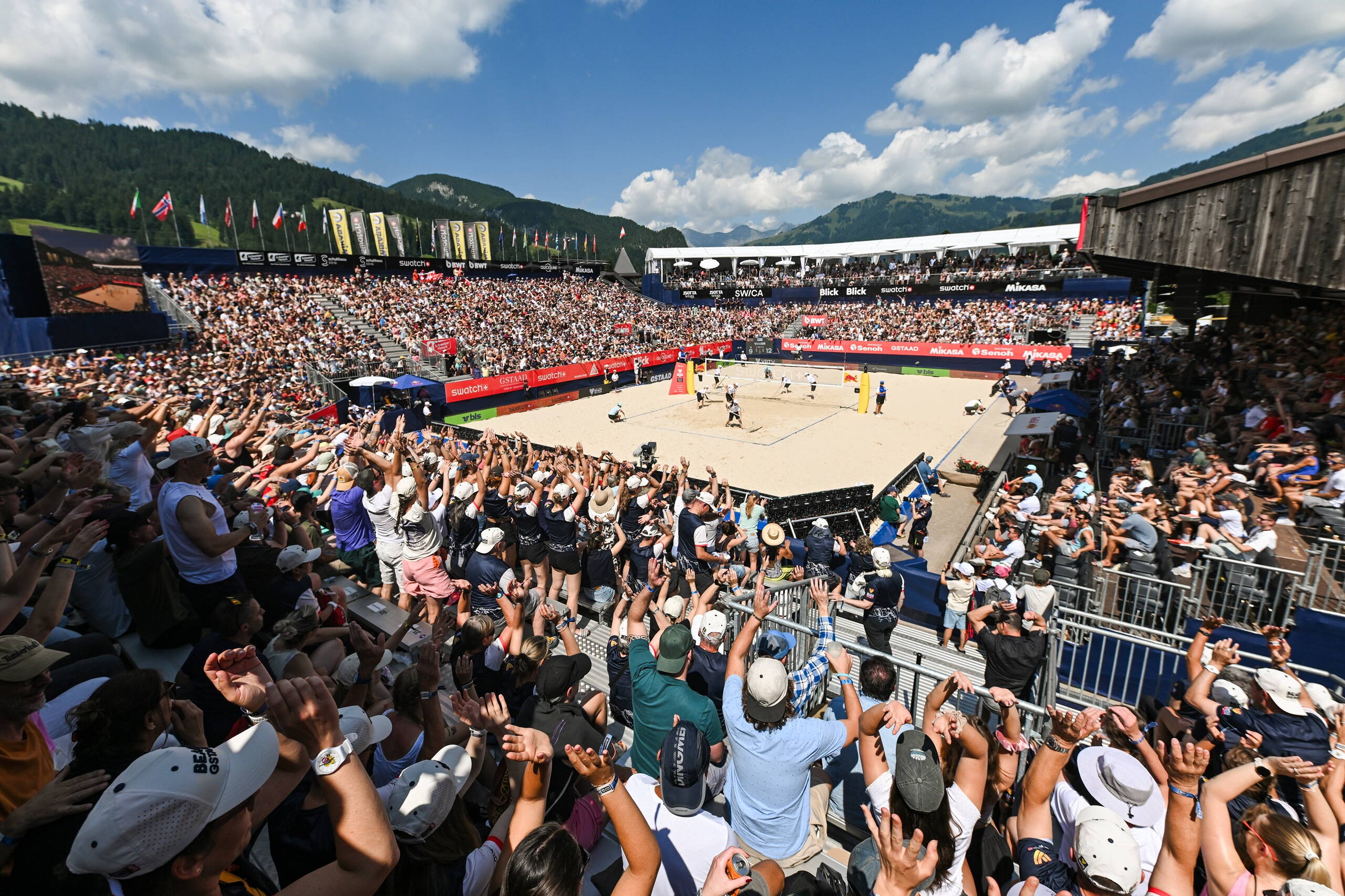 Stimmung im Gstaadion, Fans, Jubel, Tanz