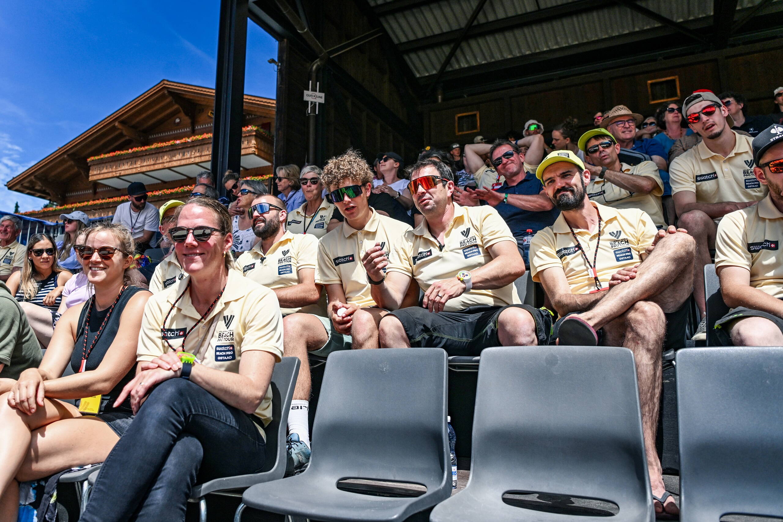 zoom_gedeckte_tribuene2.jpg covered stand, organising committee, view