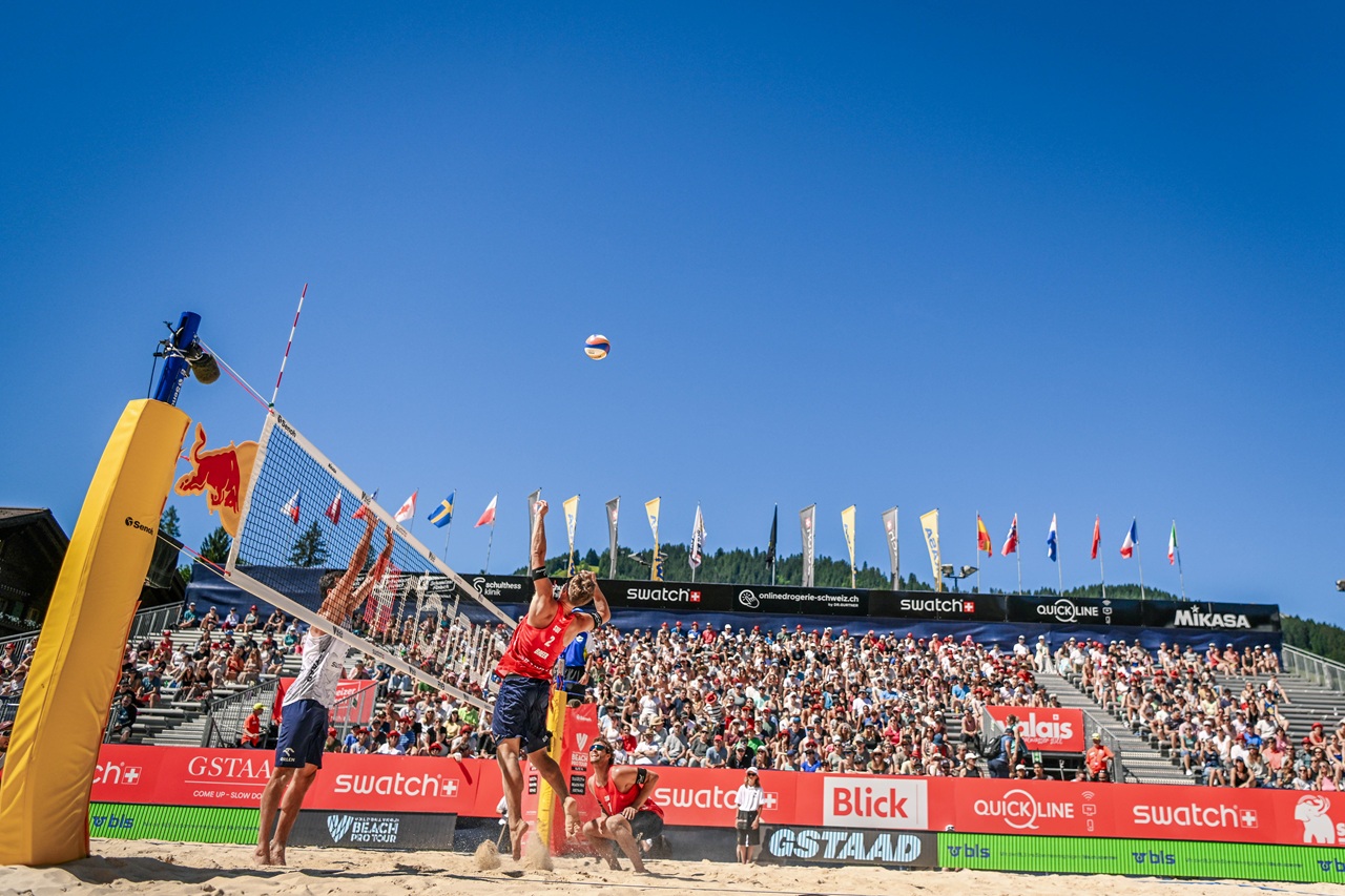 Bild seitwärts_Center Court.jpg Center Court, Action, Spike, Stimmung, Gstaadion