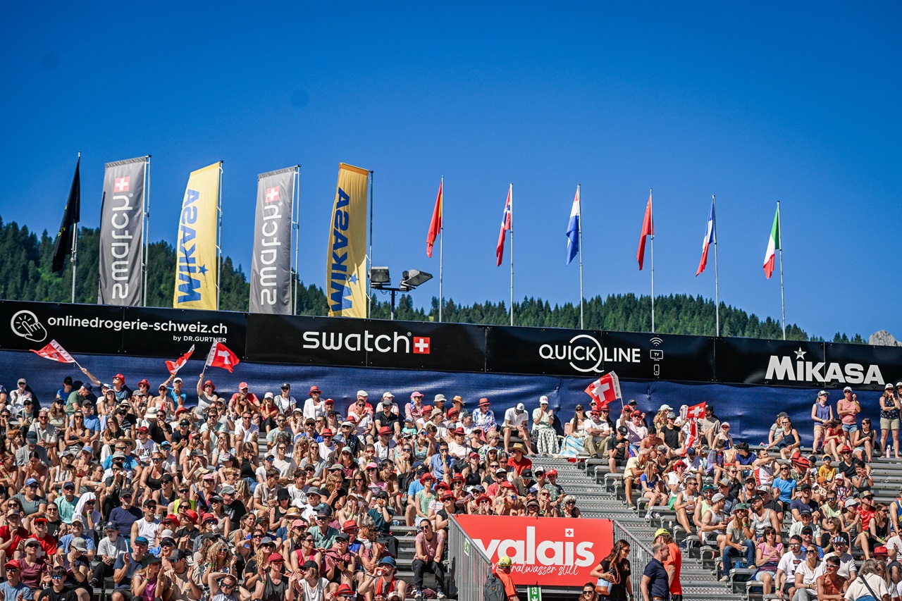 Zuschauertribüne.jpg grand stand, fans atmosphere, gstaadion