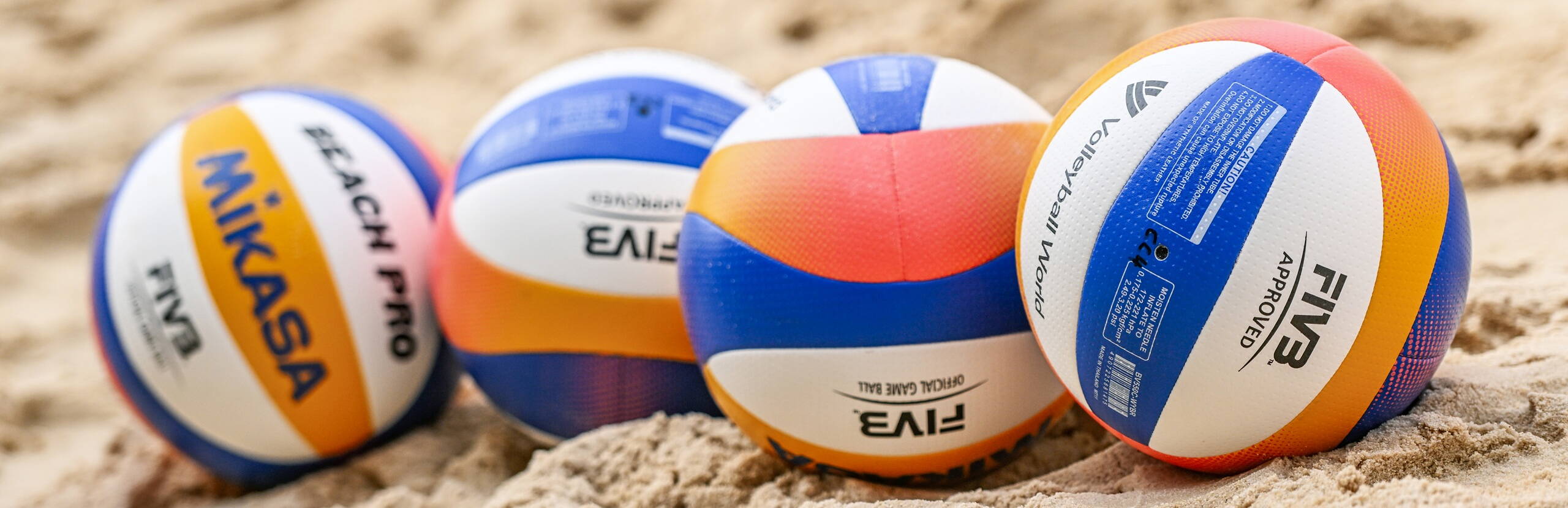 Detailaufnahme, Beachvolleybälle, Mikasa