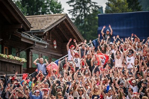 Ticketvorverkauf.jpg Grand stand, Joy, La Ola, Fans atmosphere, Gstaadion