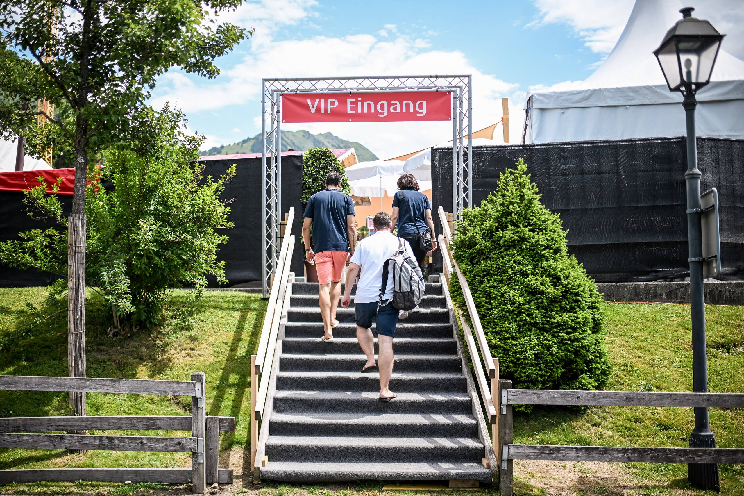 zoom_vip2.jpg VIP, entrance, staircase