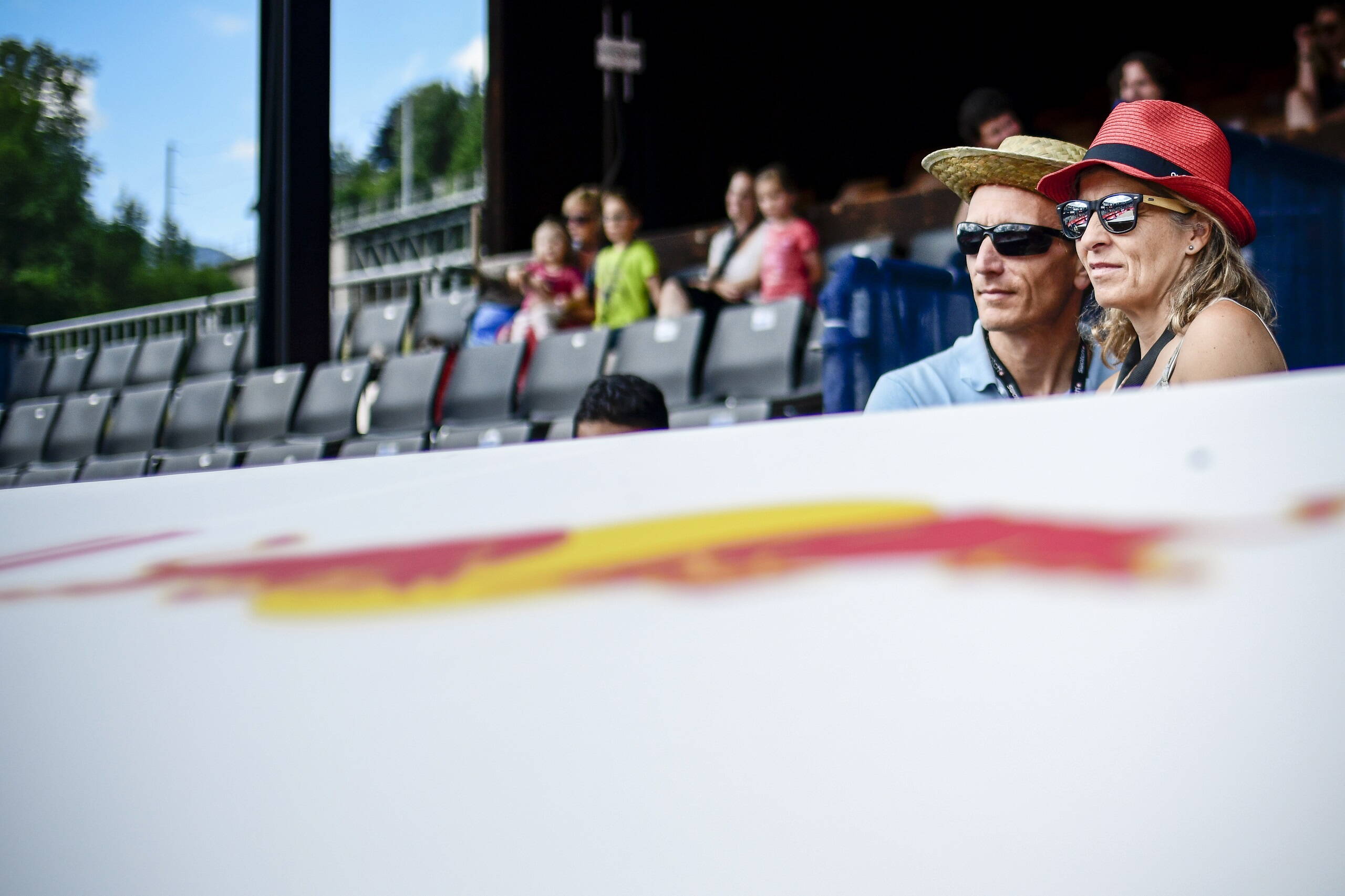 zoom_gedeckte_tribuene.jpg covered stand, VIP