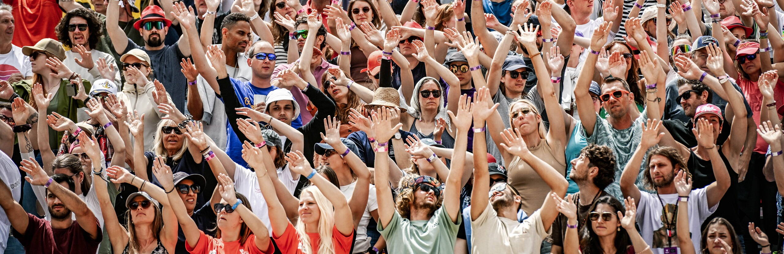 fans atmosphere, cheer, joy, la ola, left right